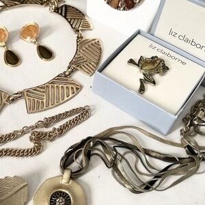 Womens jewelry